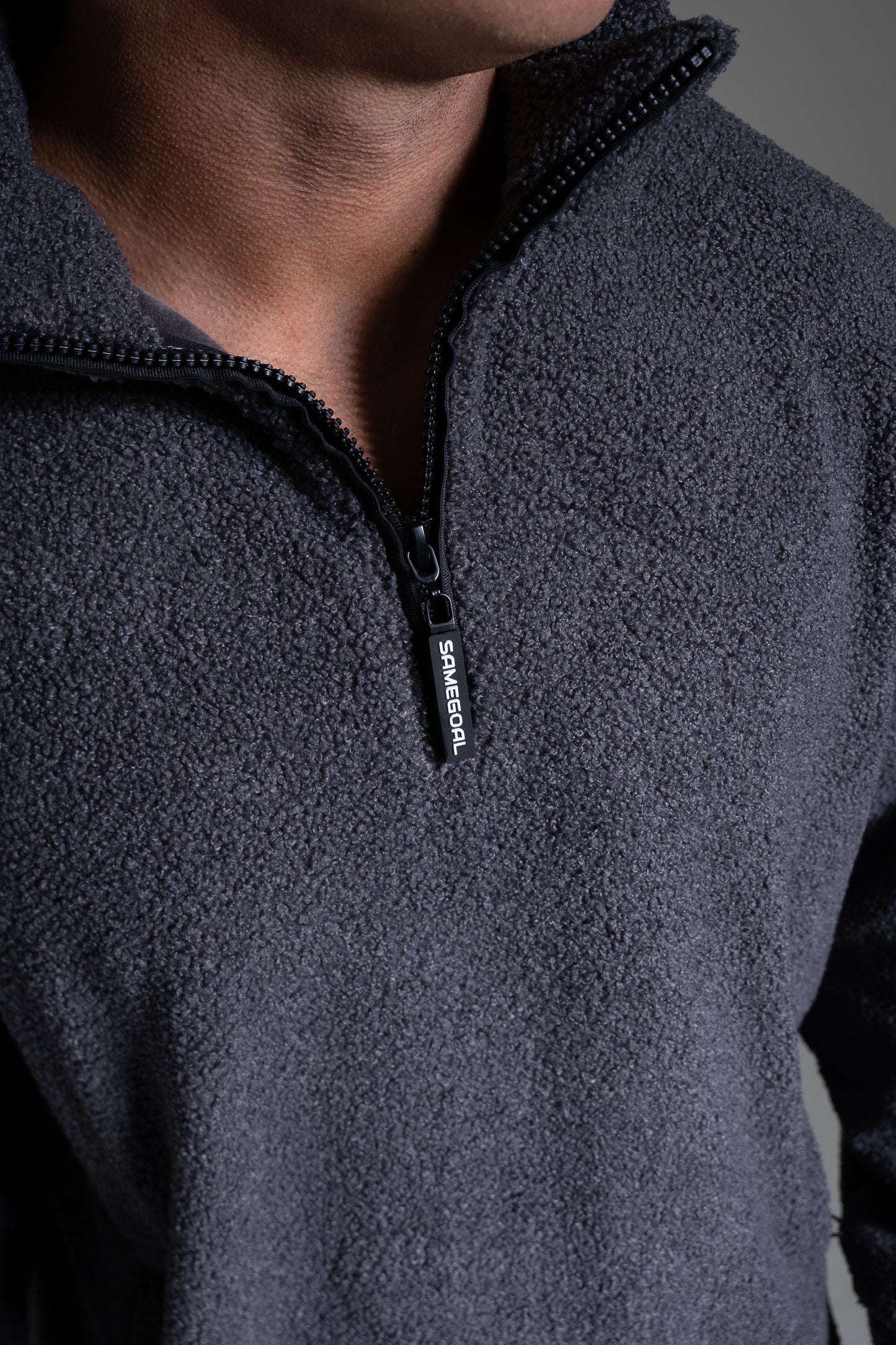 Oversize half zip teddy tummanharmaa