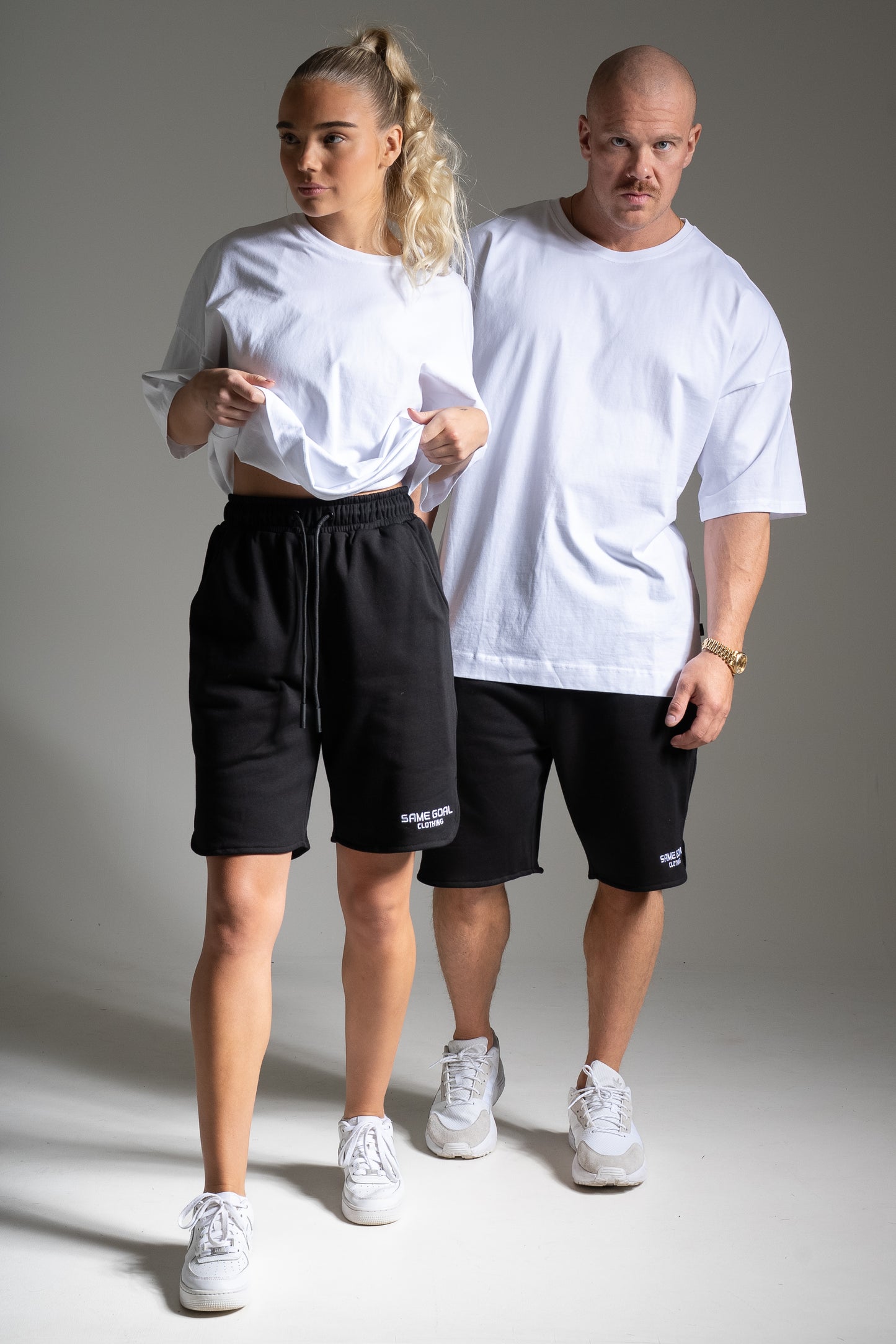 Light collegeshortsit musta