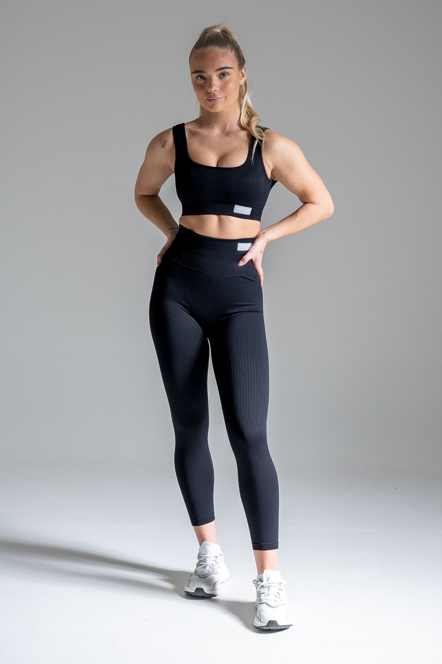 Wave seamless trikoo musta