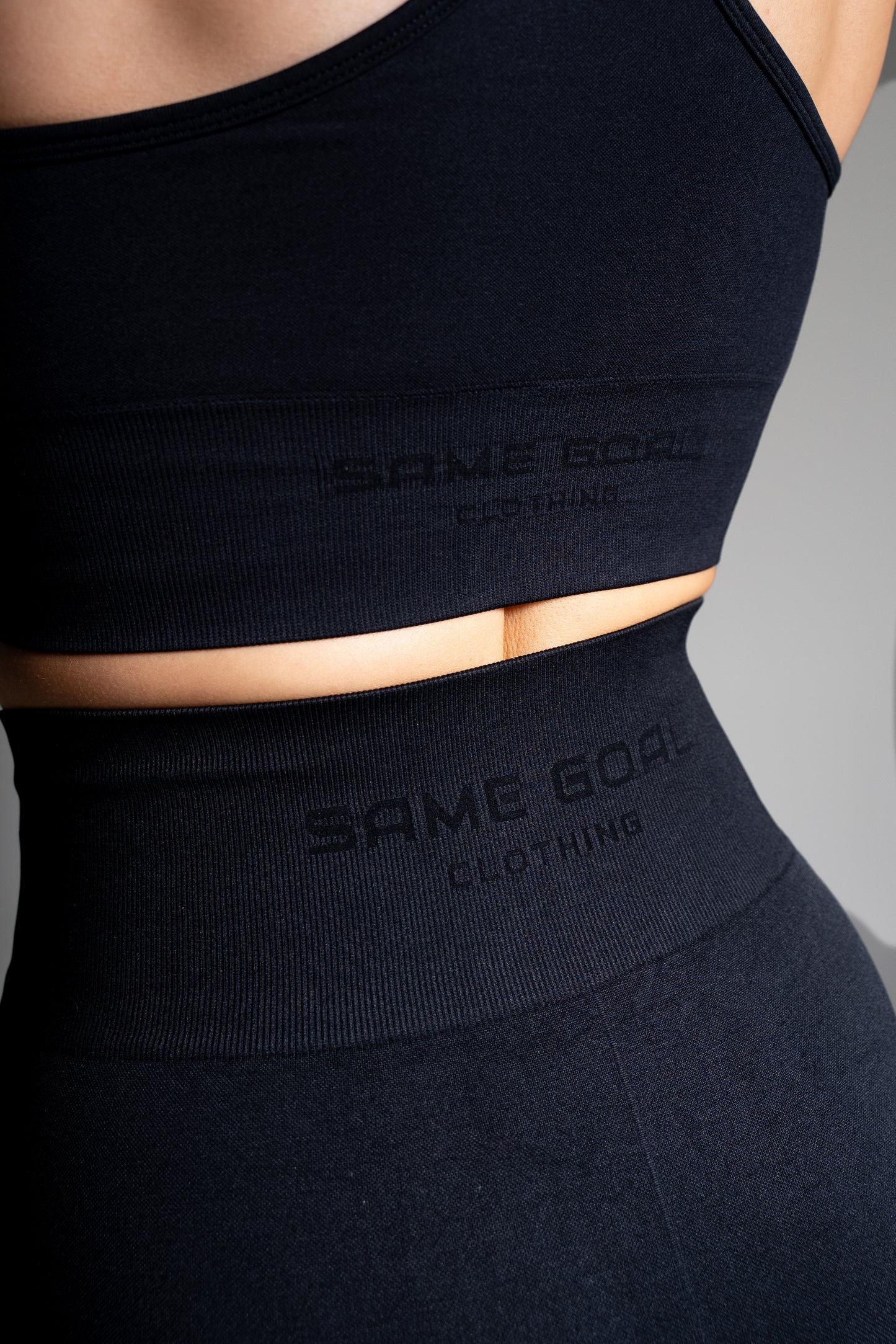 Sport seamless trikoo musta