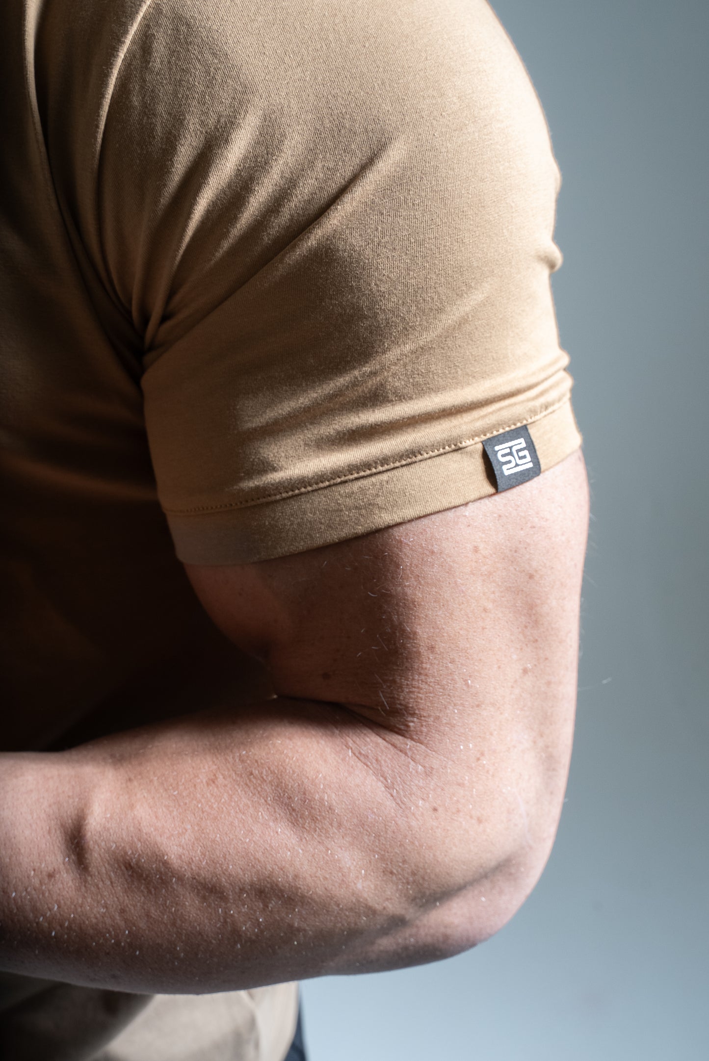 Miesten Basic o-neck t-paita vaaleanruskea