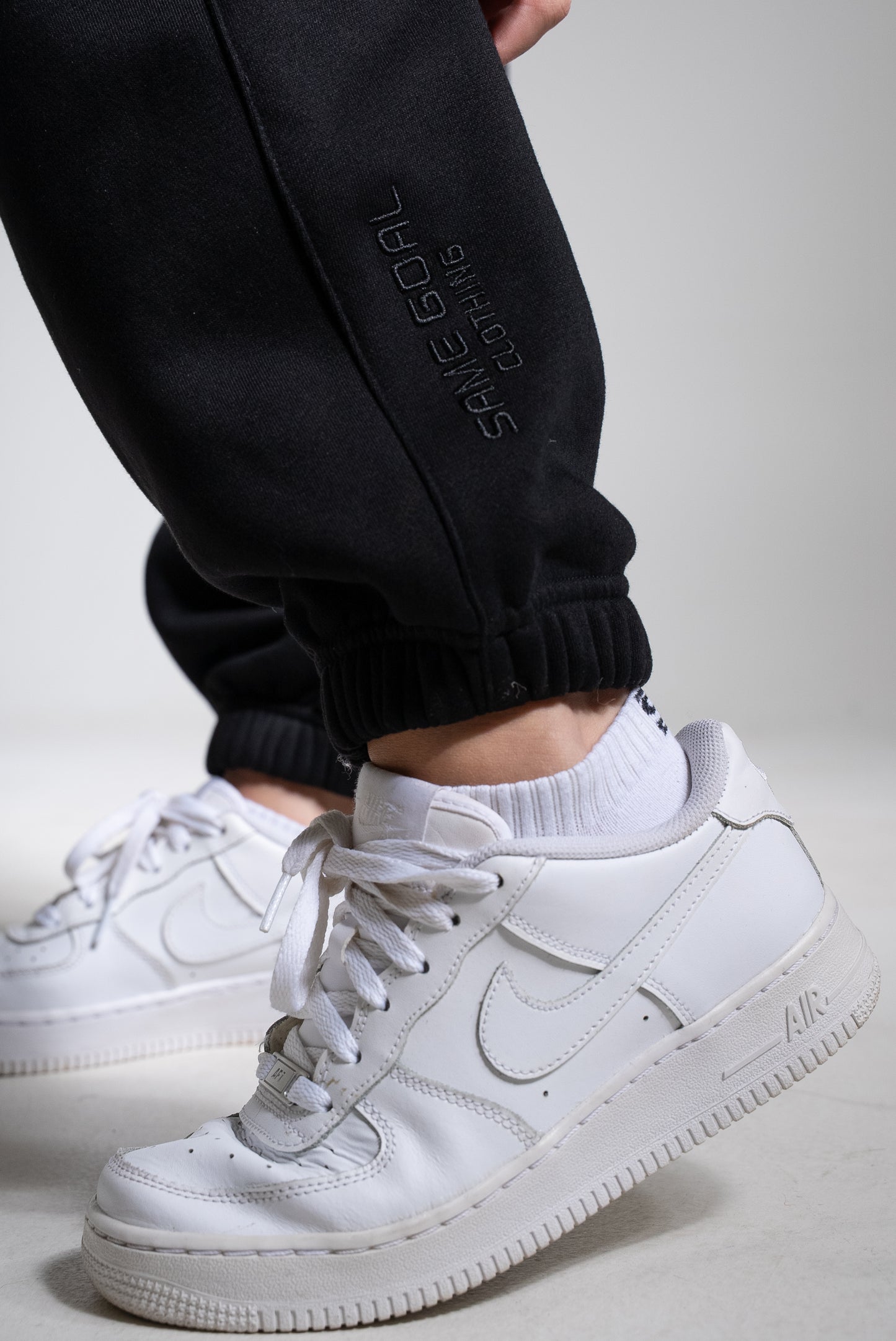 Collegehousut heavy musta