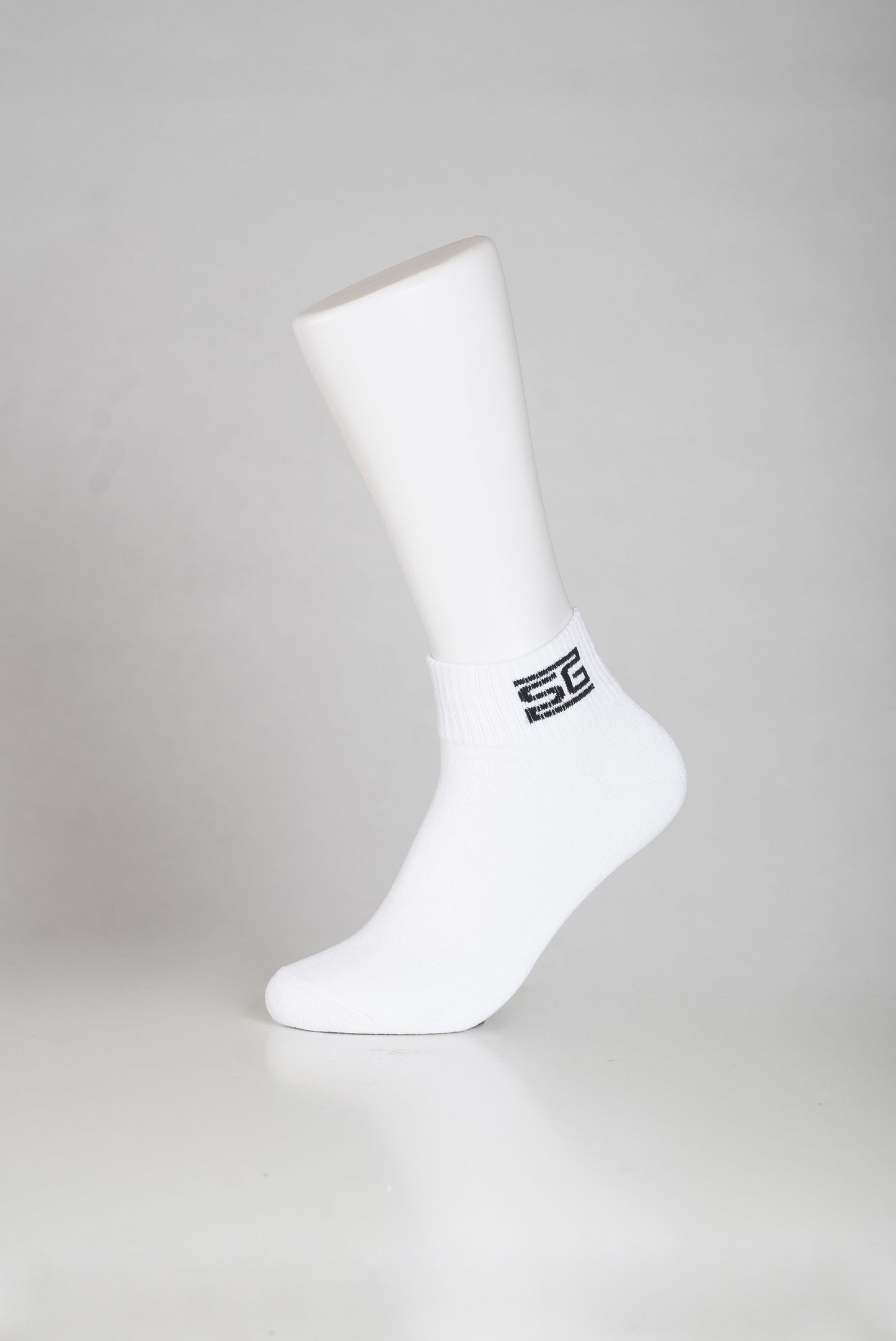 Lyhyet sukat valkoinen