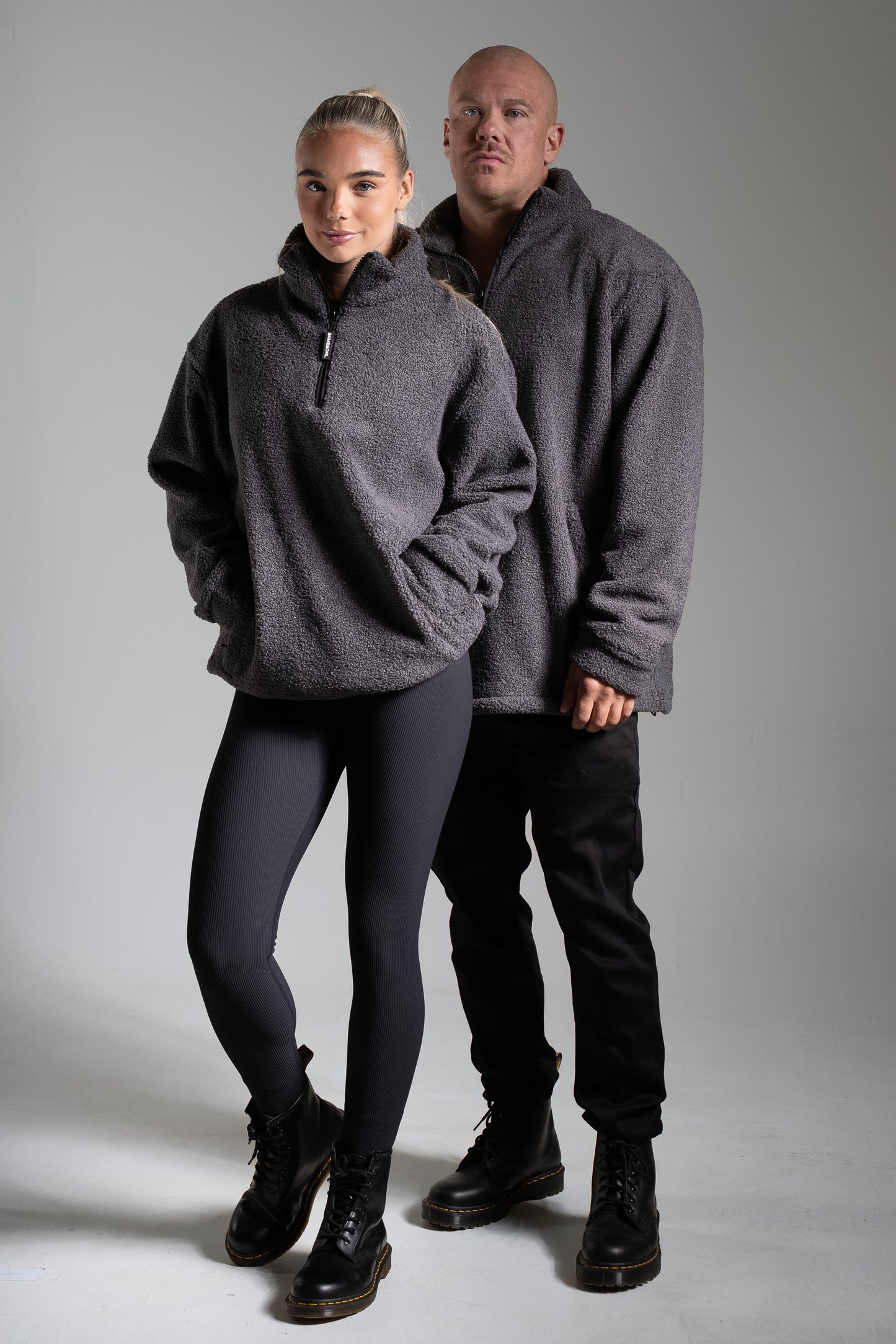 Oversize half zip teddy tummanharmaa