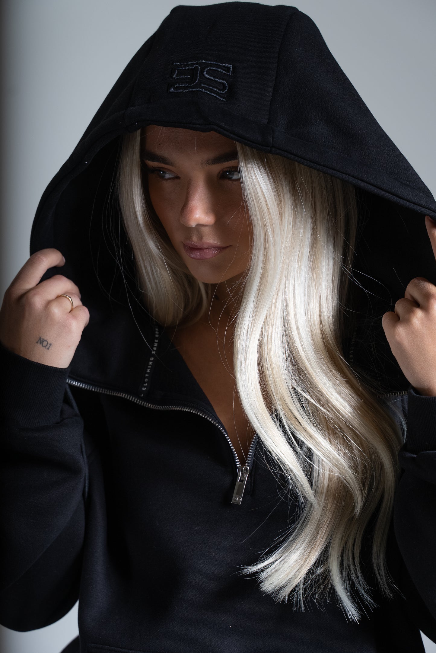 HEAVY zip huppari musta