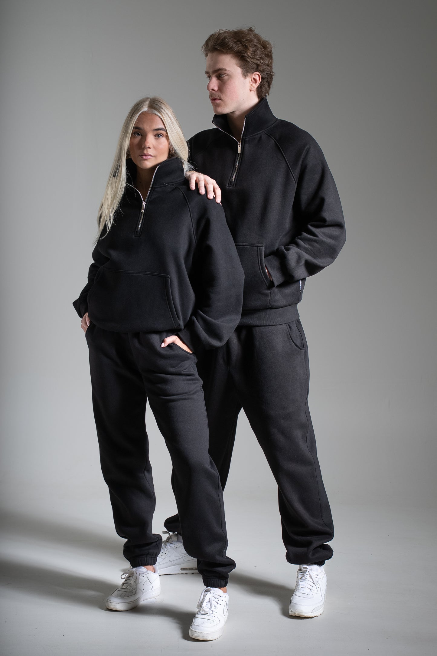 HEAVY zip high neck musta