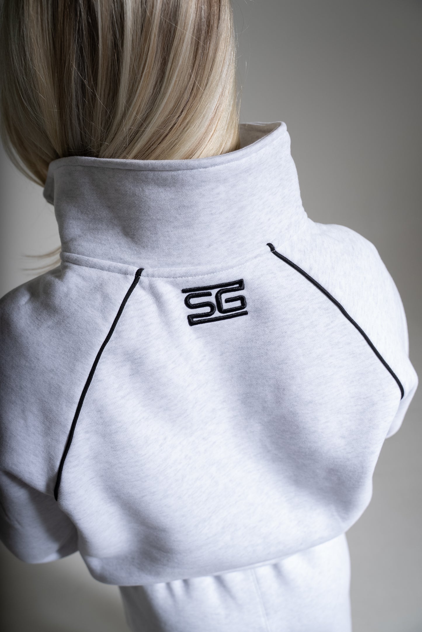 HEAVY zip high neck tuhka