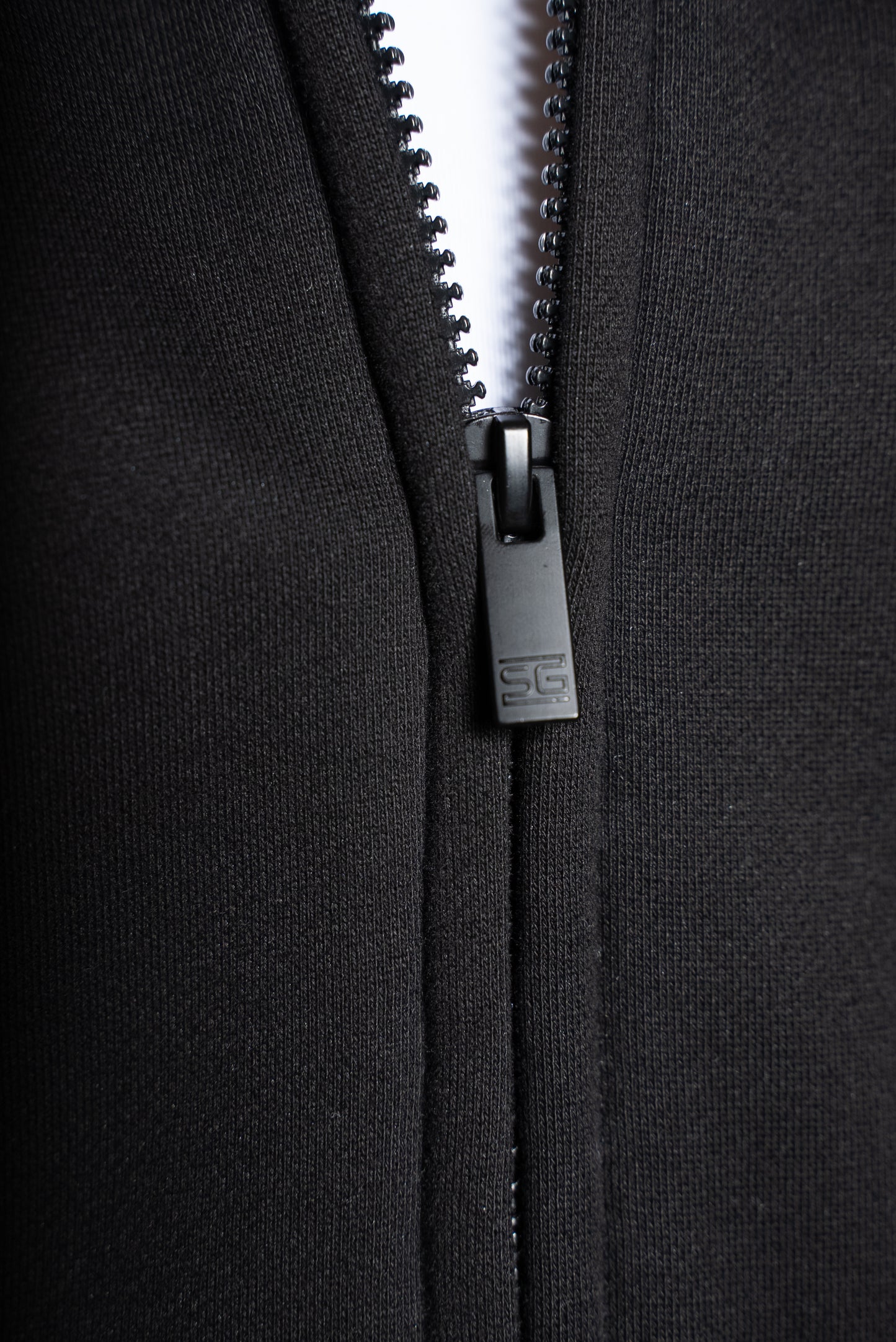 Heavy oversize vetoketjuhuppari musta