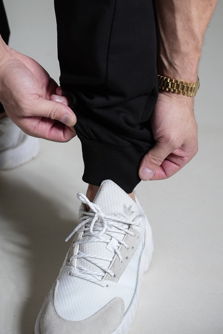 Miesten Basic loose collegehousut musta