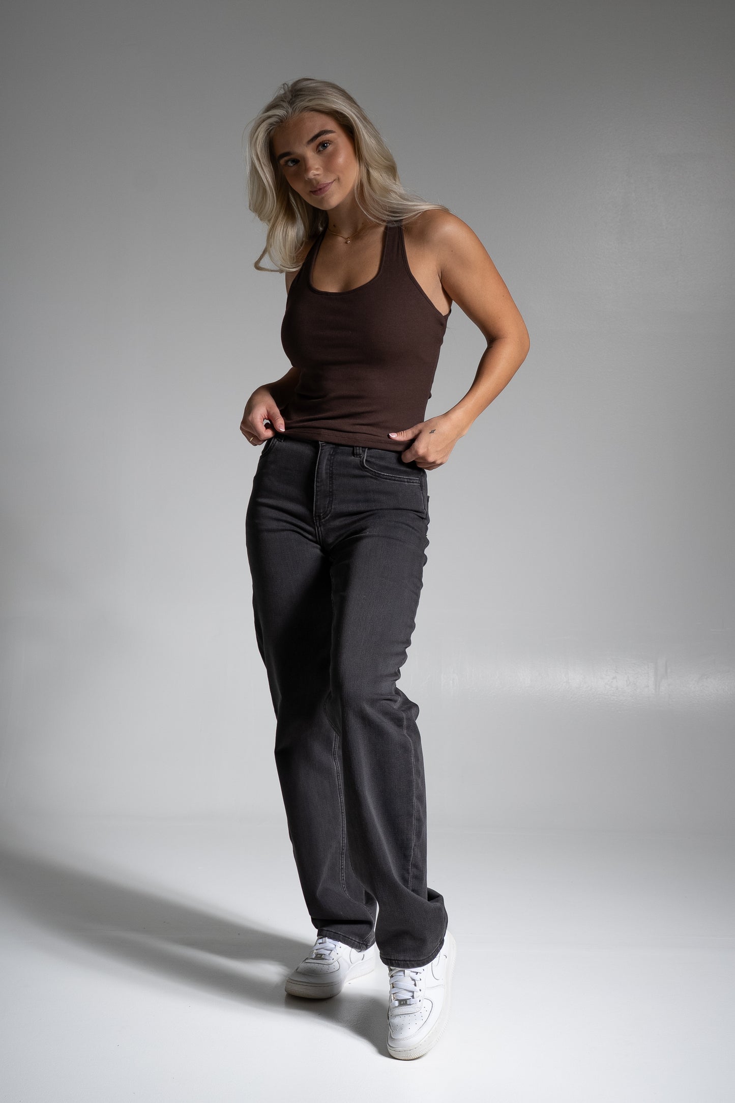 Rib cross back top tummanruskea