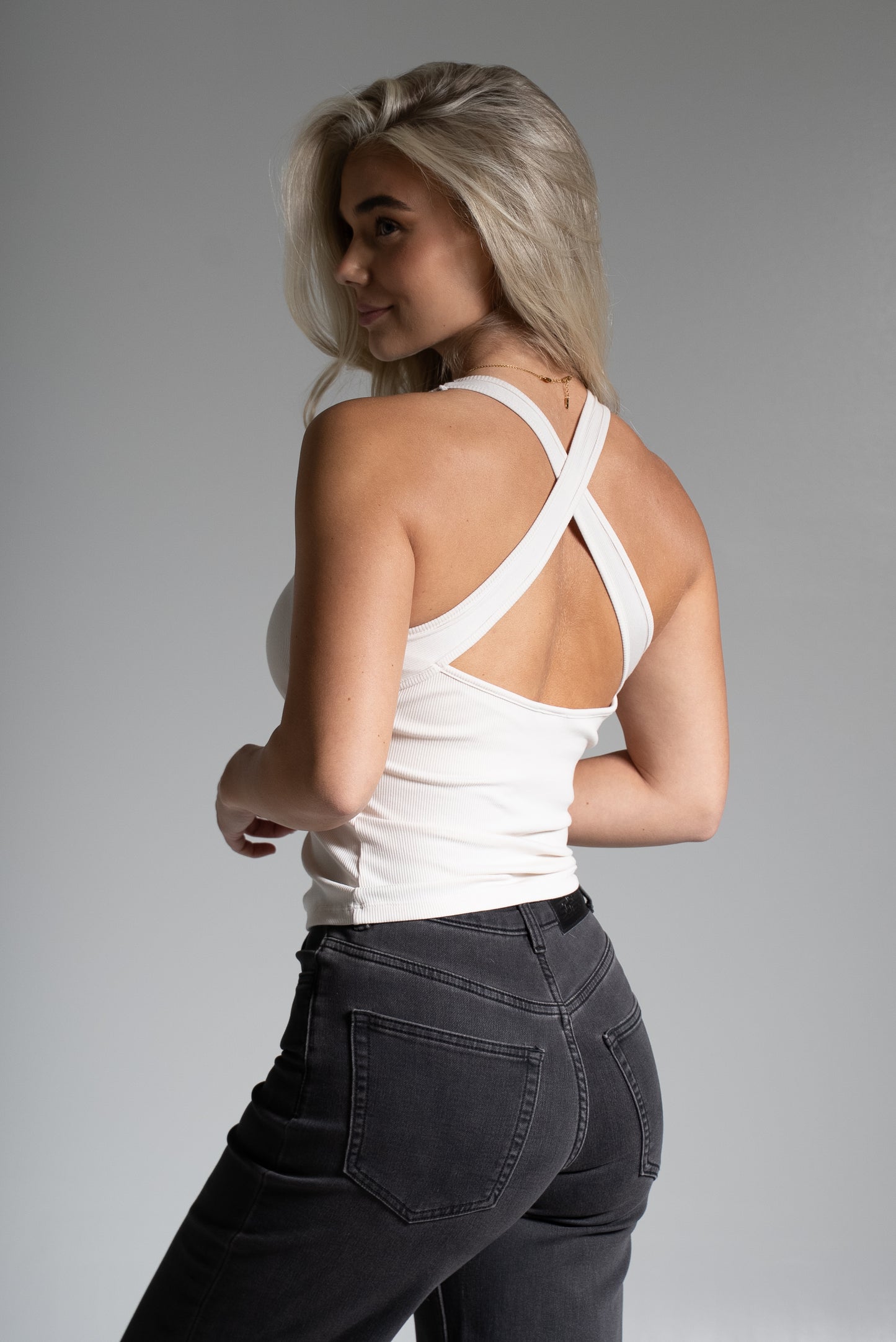Rib cross back top kerma