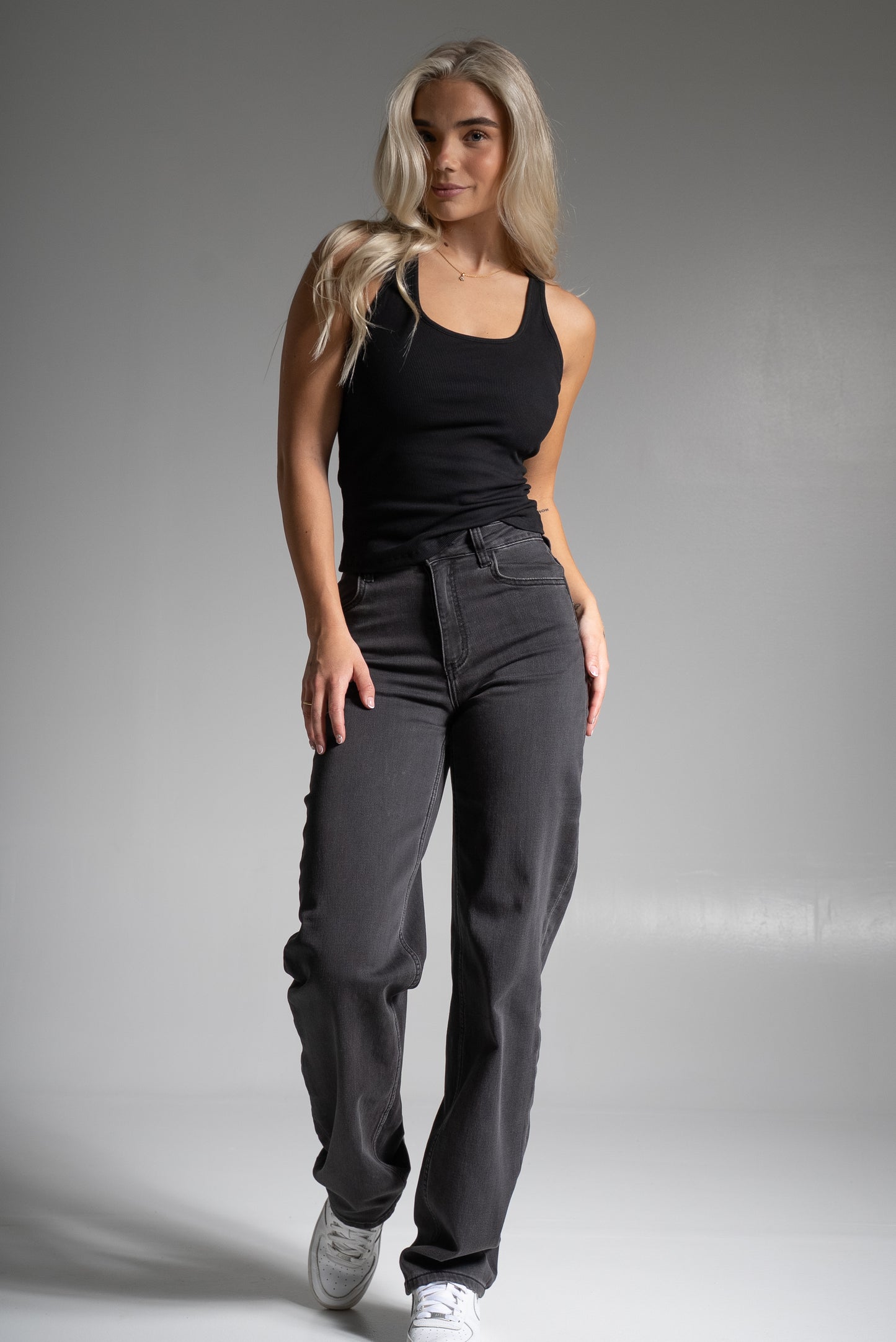 Rib cross back top musta